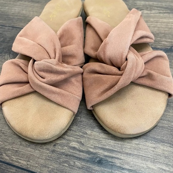 Shoes - Picture 2 of 3